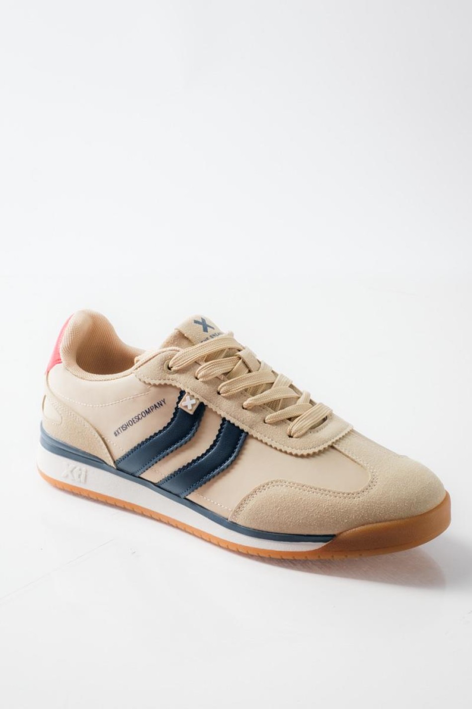 XTI ανδρικά sneakers με ρίγες στο πλάι και κόκκινη λεπτομέρεια στο πίσω μέρος ΜΠΕΖ