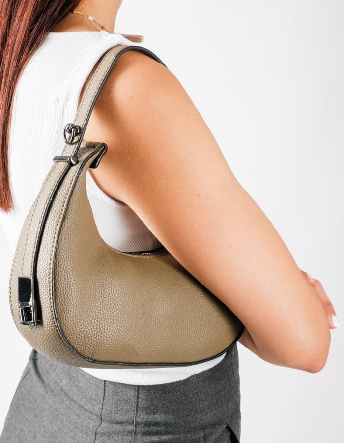 Τσάντα μικρή σε στυλ Crescent Bag με λουράκι χιαστί στο εσωτερικό μέρος ΠΟΥΡΟ