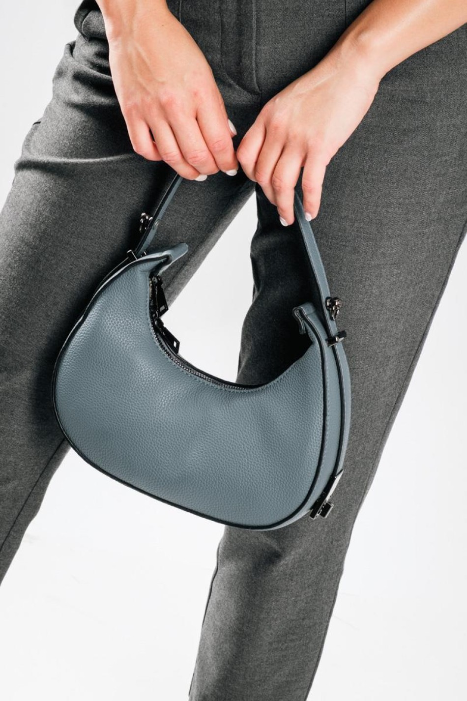 Τσάντα μικρή σε στυλ Crescent Bag με λουράκι χιαστί στο εσωτερικό μέρος ΠΕΤΡΟΛ