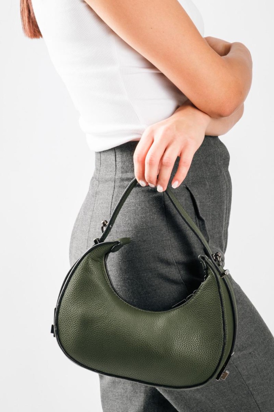 Τσάντα μικρή σε στυλ Crescent Bag με λουράκι χιαστί στο εσωτερικό μέρος ΛΑΔΙ