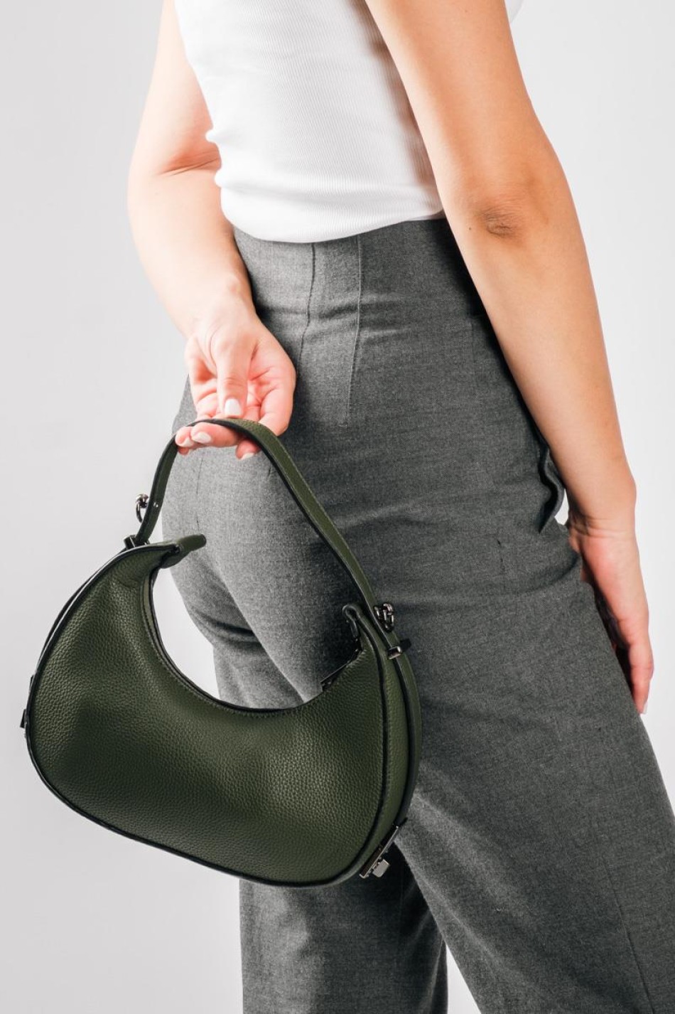 Τσάντα μικρή σε στυλ Crescent Bag με λουράκι χιαστί στο εσωτερικό μέρος ΛΑΔΙ