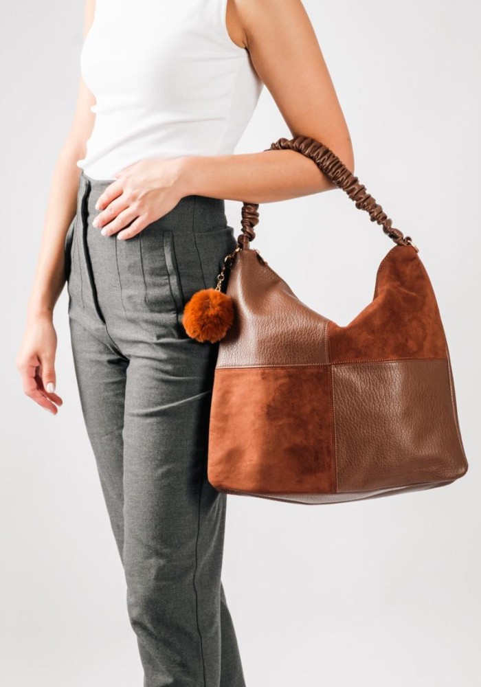 Casual τσάντα ώμου με patchwork διαφορετικών υλικών και μακρύ χιαστί λουράκι εσωτερικά ΚΑΦΕ