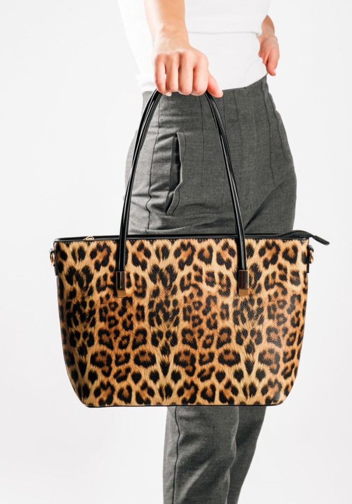 Shopping bag ώμου με animal print τύπωμα και επιπλέον λουράκι στο εσωτερικό μέρος ΛΕΟΠΑΡ