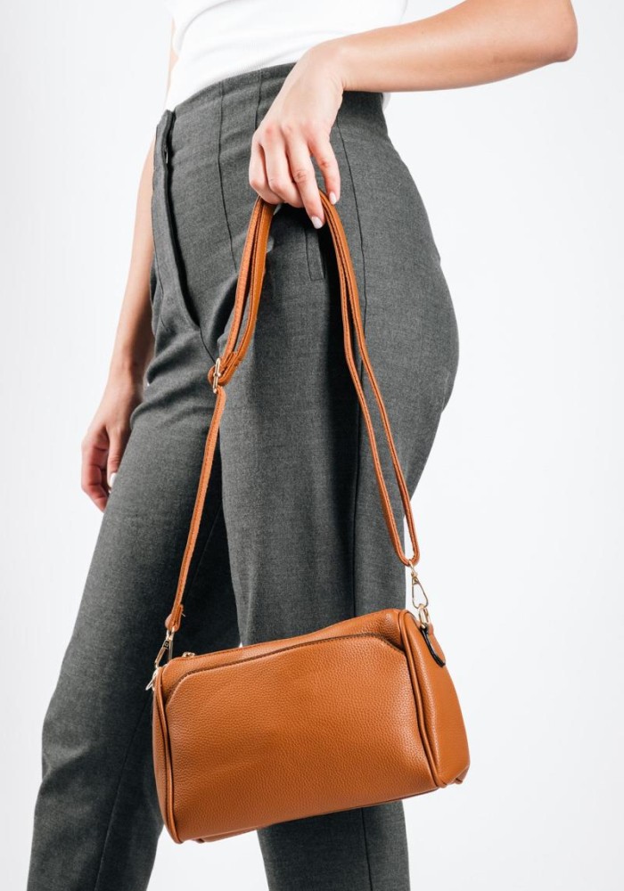 Crossbody τσάντα με ρυθμιζόμενο λουρί και χρυσές λεπτομέρειες ΤΑΜΠΑ