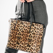 Shopping bag ώμου με animal print τύπωμα και επιπλέον λουράκι στο εσωτερικό μέρος ΛΕΟΠΑΡ