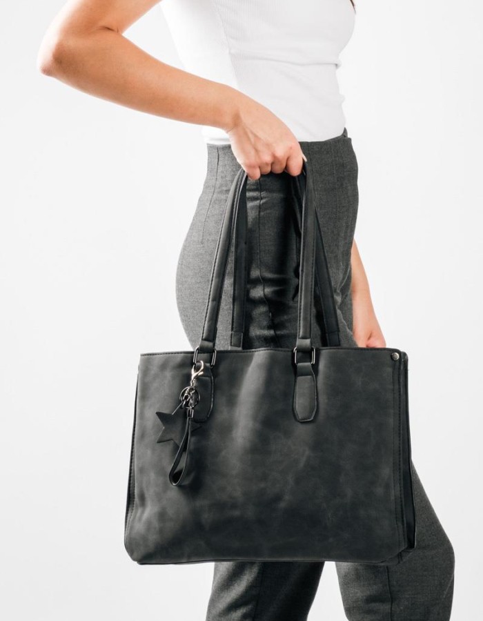 Nubuck τσάντα ώμου ευρύχωρη με επιπλέον χιαστί λουράκι εσωτερικά ΜΑΥΡΟ