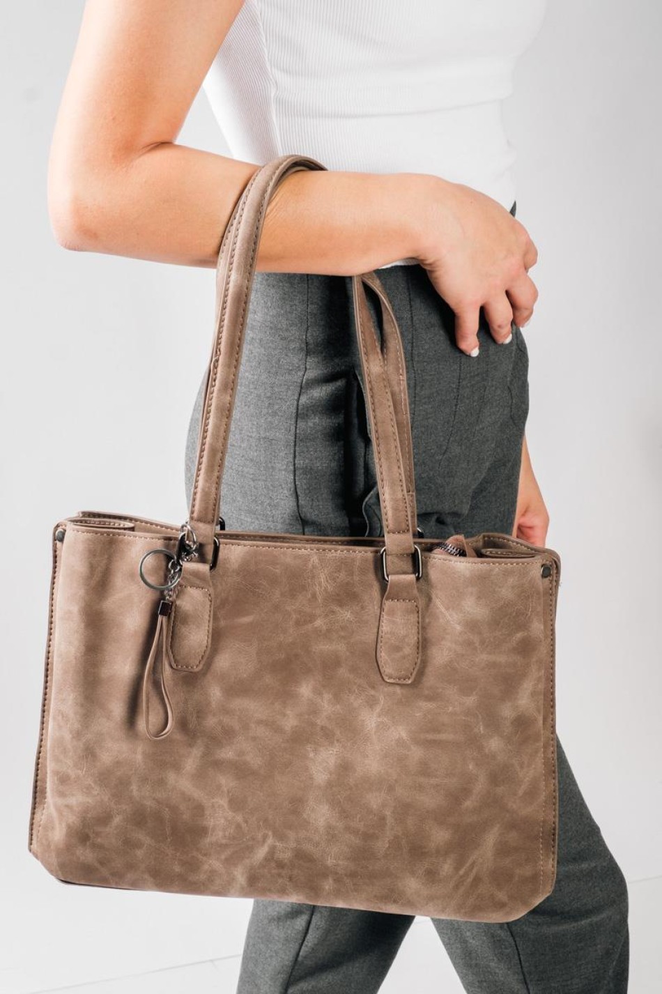Nubuck τσάντα ώμου ευρύχωρη με επιπλέον χιαστί λουράκι εσωτερικά ΠΟΥΡΟ