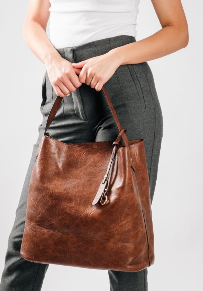 Τσάντα ώμου με minimal σχέδιο για all day outfits ΤΑΜΠΑ