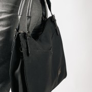 Τσάντα ώμου με διαχωριστικό εσωτερικά και επιπλέον χιαστί λουράκι ΜΑΥΡΟ Τσάντα ώμου με διαχωριστικό εσωτερικά και επιπλέον χιαστί λουράκι ΜΑΥΡΟ