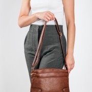 Crossbody τσάντα με δύο επιπλέον εξωτερικές θήκες ΤΑΜΠΑ Crossbody τσάντα με δύο επιπλέον εξωτερικές θήκες ΤΑΜΠΑ