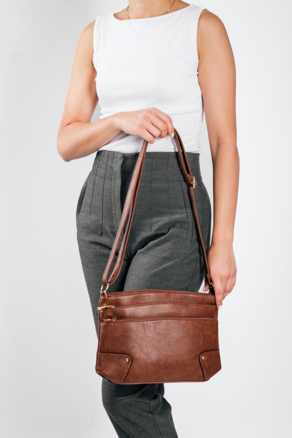 Crossbody τσάντα με δύο επιπλέον εξωτερικές θήκες ΤΑΜΠΑ Crossbody τσάντα με δύο επιπλέον εξωτερικές θήκες ΤΑΜΠΑ