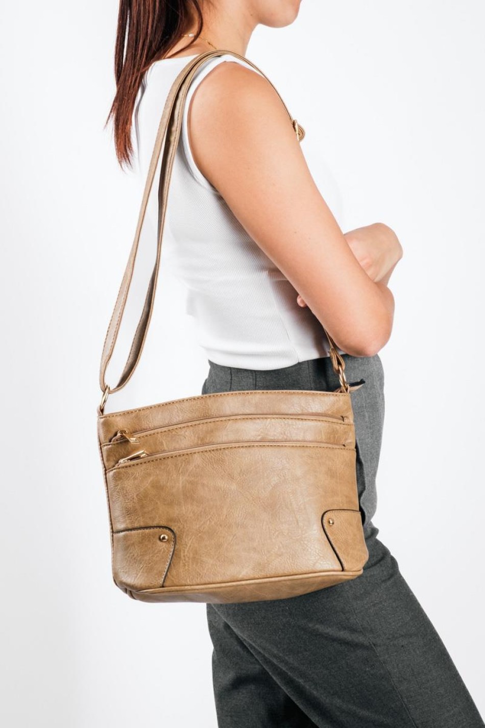 Crossbody τσάντα με δύο επιπλέον εξωτερικές θήκες ΠΟΥΡΟ Crossbody τσάντα με δύο επιπλέον εξωτερικές θήκες ΠΟΥΡΟ