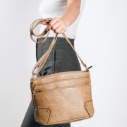 Crossbody τσάντα με δύο επιπλέον εξωτερικές θήκες ΠΟΥΡΟ Crossbody τσάντα με δύο επιπλέον εξωτερικές θήκες ΠΟΥΡΟ