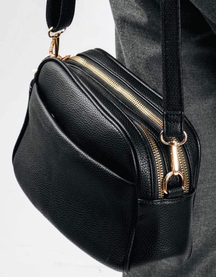 Τσάντα crossbody μικρή με εξωτερικές θήκες ΜΑΥΡΟ