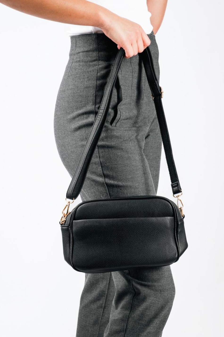 Τσάντα crossbody μικρή με εξωτερικές θήκες ΜΑΥΡΟ