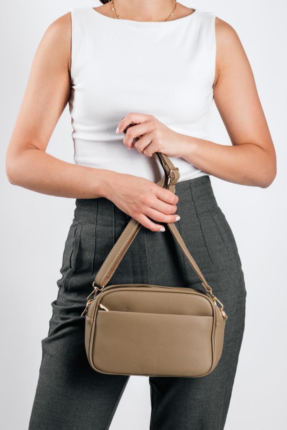Τσάντα crossbody μικρή με εξωτερικές θήκες ΠΟΥΡΟ Τσάντα crossbody μικρή με εξωτερικές θήκες ΠΟΥΡΟ