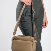 Τσάντα crossbody μικρή με εξωτερικές θήκες ΠΟΥΡΟ Τσάντα crossbody μικρή με εξωτερικές θήκες ΠΟΥΡΟ