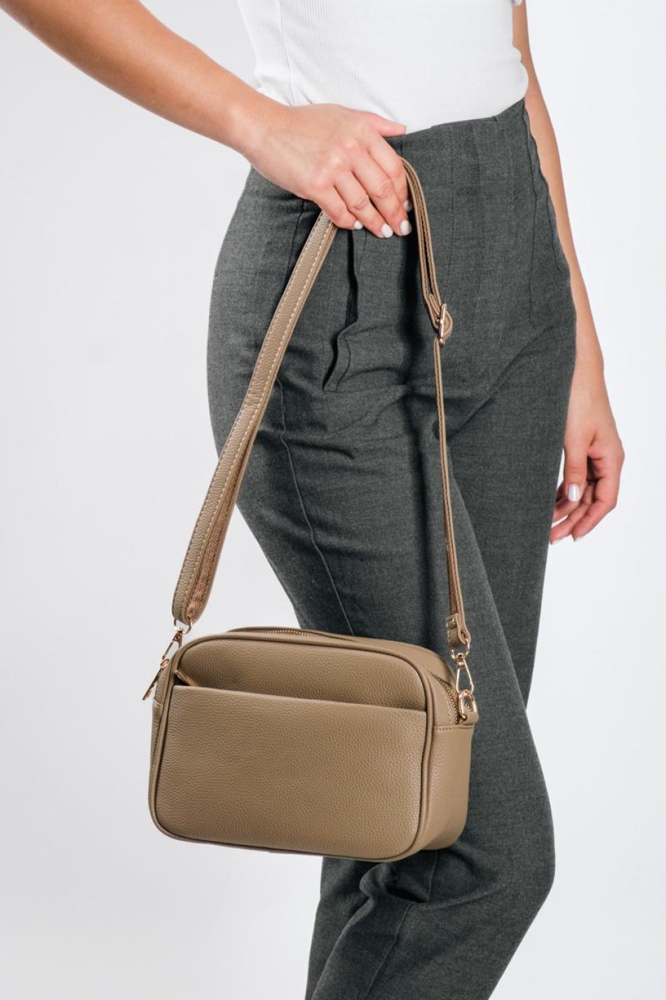 Τσάντα crossbody μικρή με εξωτερικές θήκες ΠΟΥΡΟ Τσάντα crossbody μικρή με εξωτερικές θήκες ΠΟΥΡΟ
