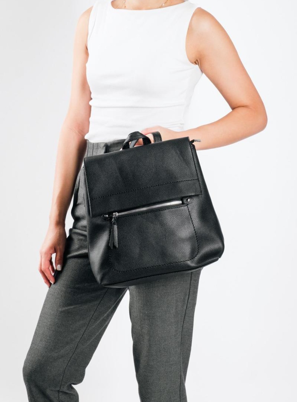 Backpack με εξωτερική τσέπη και ασημί λεπτομέρειες ΜΑΥΡΟ Backpack με εξωτερική τσέπη και ασημί λεπτομέρειες ΜΑΥΡΟ