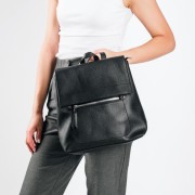 Backpack με εξωτερική τσέπη και ασημί λεπτομέρειες ΜΑΥΡΟ