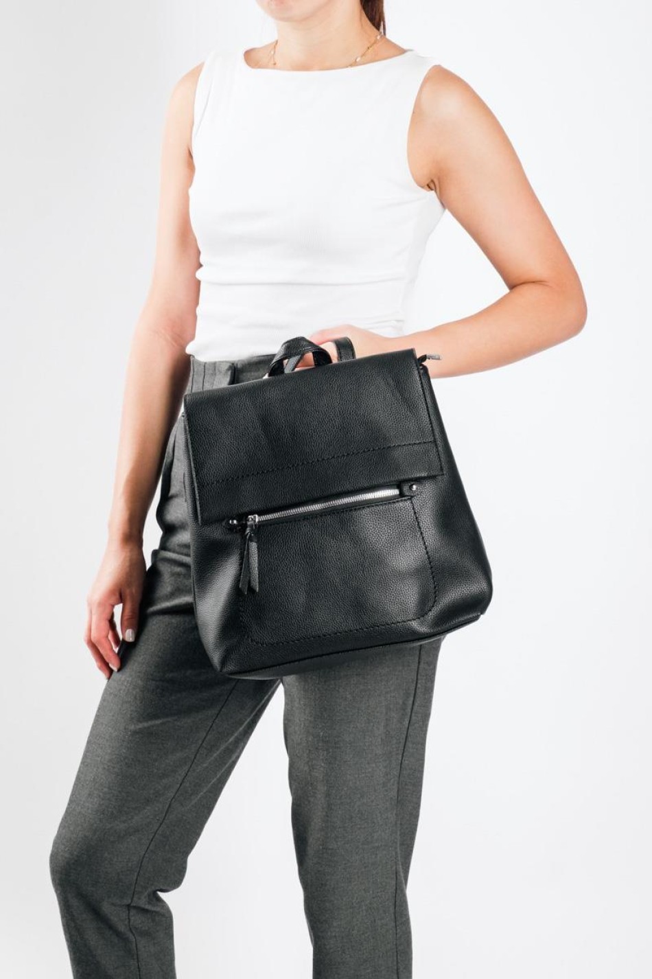 Backpack με εξωτερική τσέπη και ασημί λεπτομέρειες ΜΑΥΡΟ