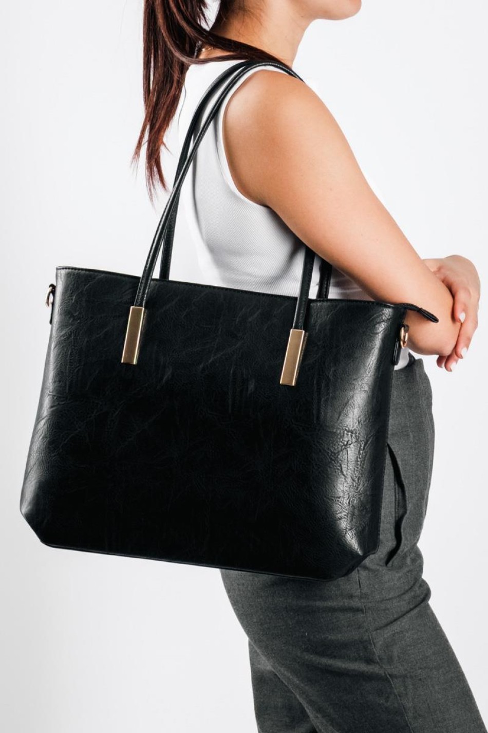 Τσάντα shopper με μεταλλικές λεπτομέρειες και επιπλέον μακρύ λουράκι εσωτερικά ΜΑΥΡΟ