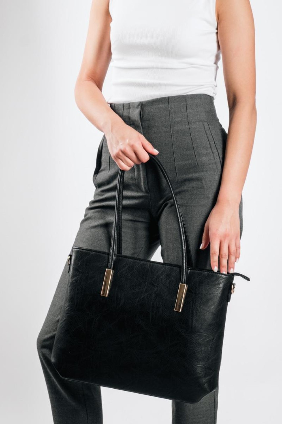 Τσάντα shopper με μεταλλικές λεπτομέρειες και επιπλέον μακρύ λουράκι εσωτερικά ΜΑΥΡΟ