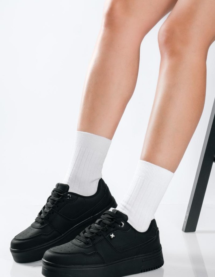 XTI Casual γυναικεία sneakers με κορδόνια ΜΑΥΡΟ