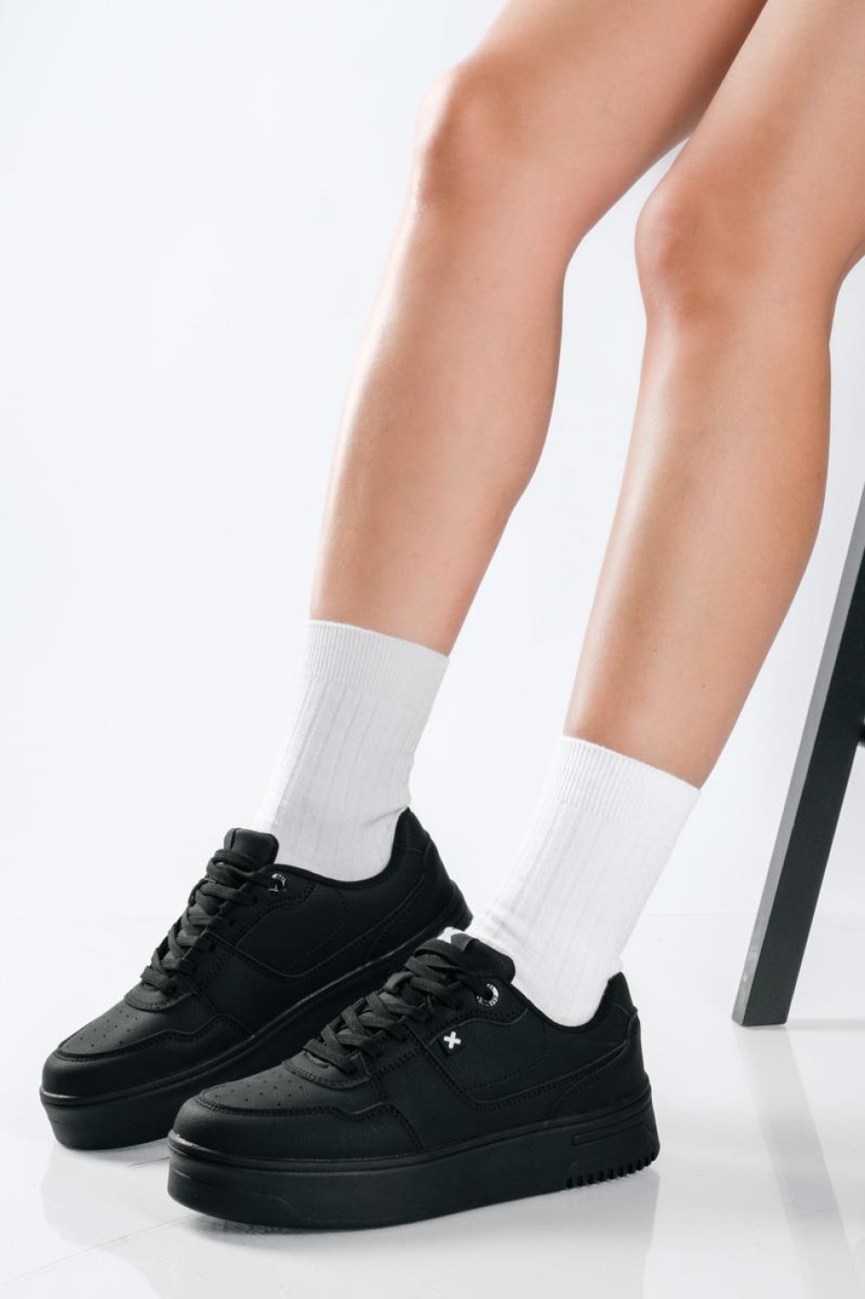 XTI Casual γυναικεία sneakers με κορδόνια ΜΑΥΡΟ