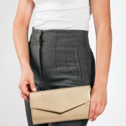 Βραδινό τσαντάκι clutch με μεταλλική λεπτομέρεια και λεπτή αλυσίδα ΧΡΥΣΟ Βραδινό τσαντάκι clutch με μεταλλική λεπτομέρεια και λεπτή αλυσίδα ΧΡΥΣΟ