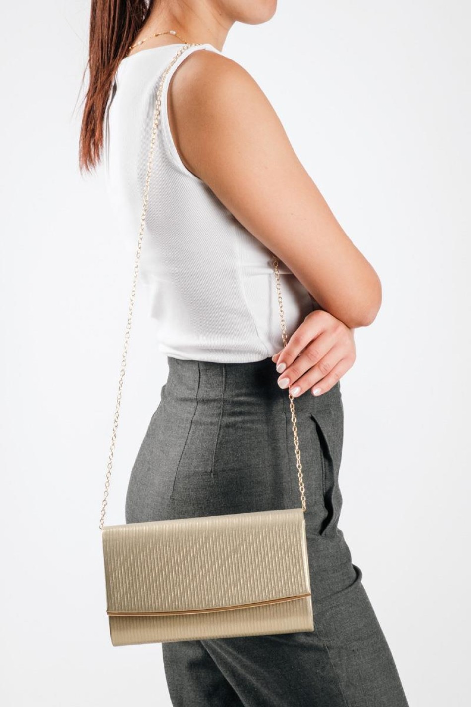 Βραδινό τσαντάκι clutch με λεπτή αλυσίδα ΧΡΥΣΟ