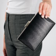 Βραδινό clutch με μεταλλική υφή και λεπτή αλυσίδα ΜΑΥΡΟ Βραδινό clutch με μεταλλική υφή και λεπτή αλυσίδα ΜΑΥΡΟ
