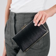 Βραδινό clutch με μεταλλική υφή και λεπτή αλυσίδα ΜΑΥΡΟ Βραδινό clutch με μεταλλική υφή και λεπτή αλυσίδα ΜΑΥΡΟ
