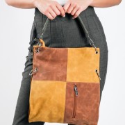 Δίχρωμη τσάντα ώμου patchwork με extra χιαστί λουράκι ΚΑΦΕ Δίχρωμη τσάντα ώμου patchwork με extra χιαστί λουράκι ΚΑΦΕ