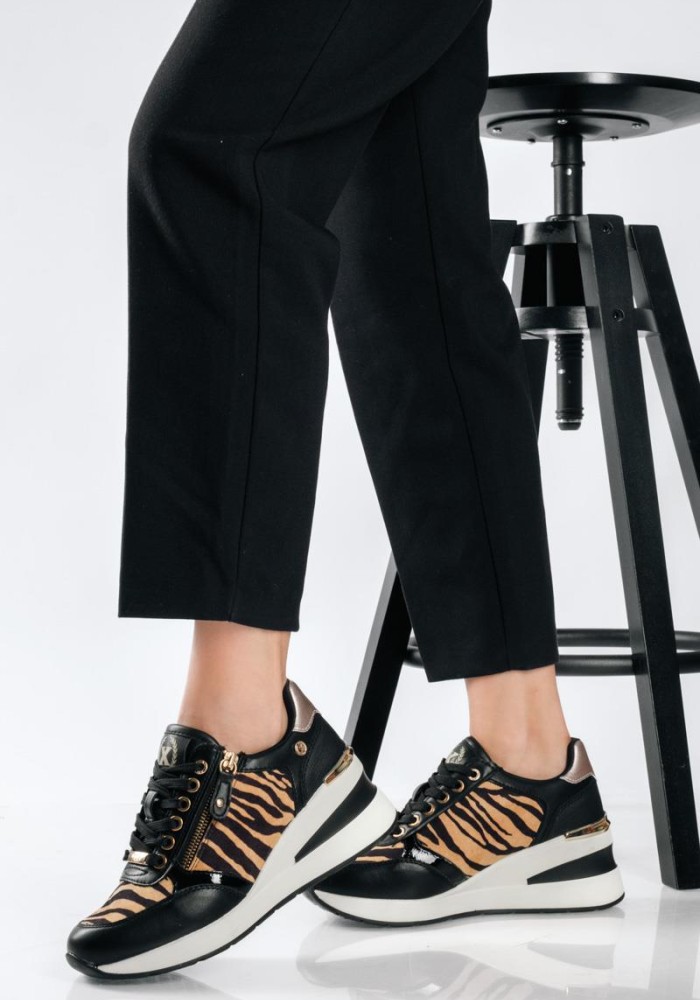 XTI animal-print sneakers πλατφόρμα με χρυσές λεπτομέρειες ZEBRA