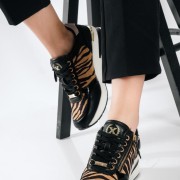 XTI Γυναικεία casual sneaker με φερμουάρ ZEBRA XTI Γυναικεία casual sneaker με φερμουάρ ZEBRA