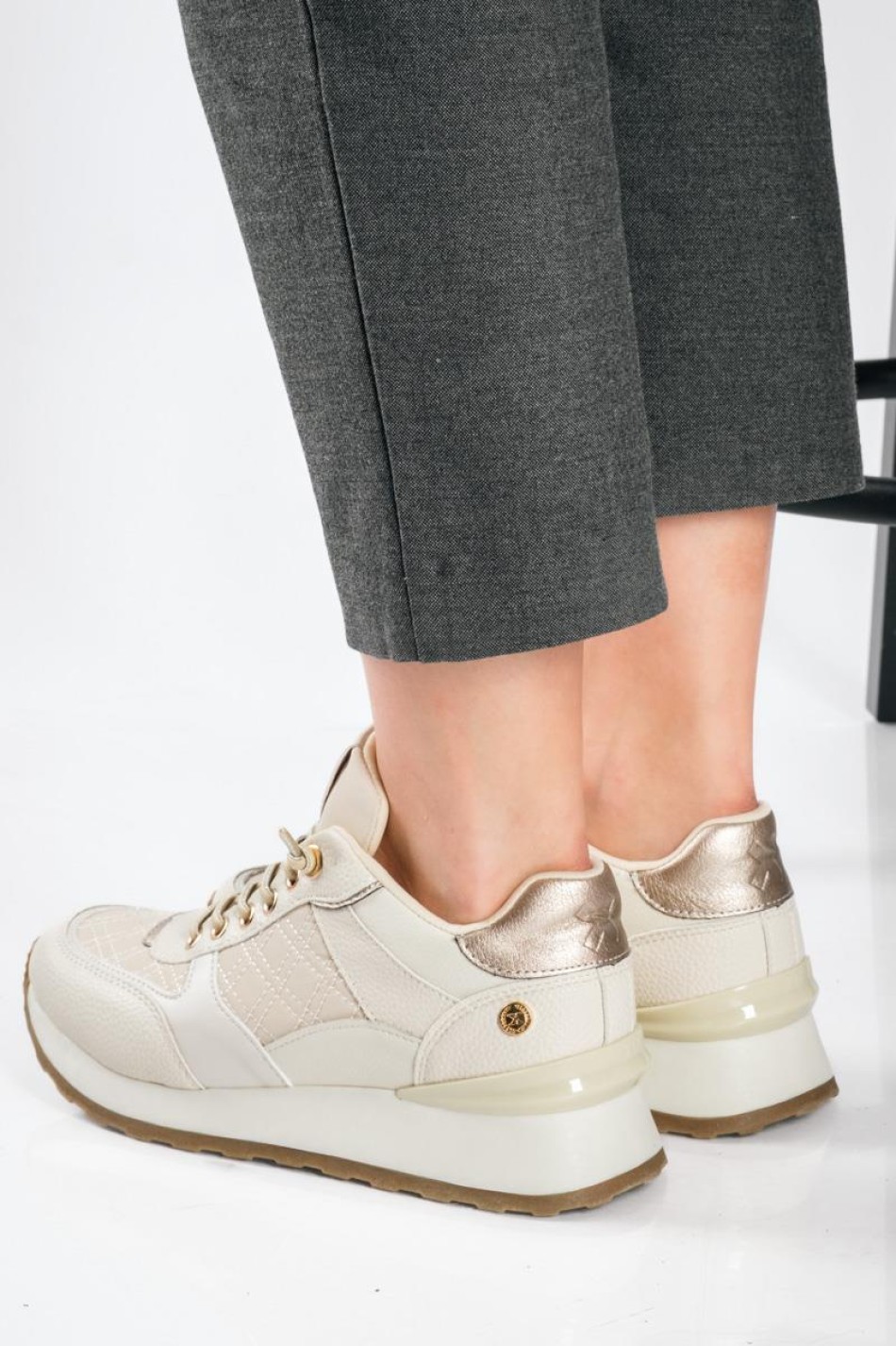 XTI Casual sneakers με ελαστικά κορδόνια ΜΠΕΖ XTI Casual sneakers με ελαστικά κορδόνια ΜΠΕΖ