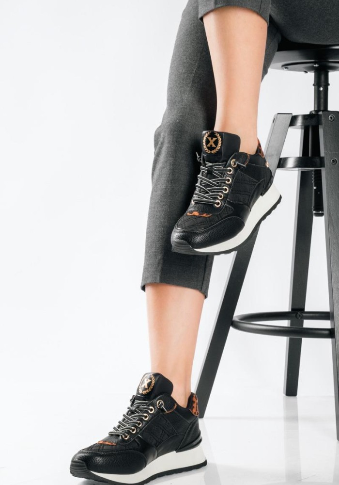 XTI Γυναικεία sneakers με κορδόνια ΜΑΥΡΟ