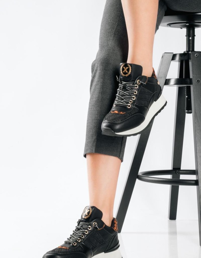 XTI Γυναικεία sneakers με κορδόνια ΜΑΥΡΟ