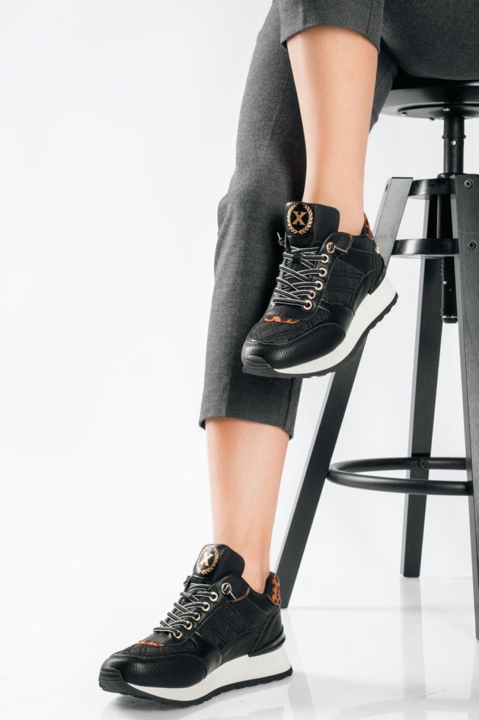 XTI Γυναικεία sneakers με κορδόνια ΜΑΥΡΟ
