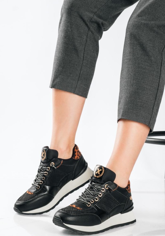 XTI Γυναικεία sneakers με κορδόνια ΜΑΥΡΟ