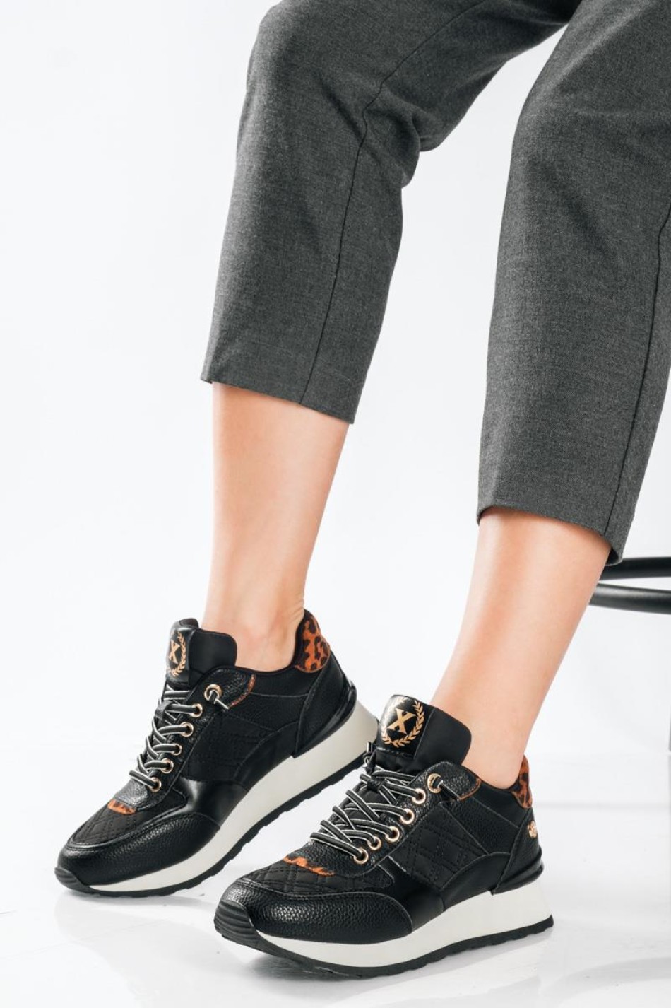 XTI Γυναικεία sneakers με κορδόνια ΜΑΥΡΟ
