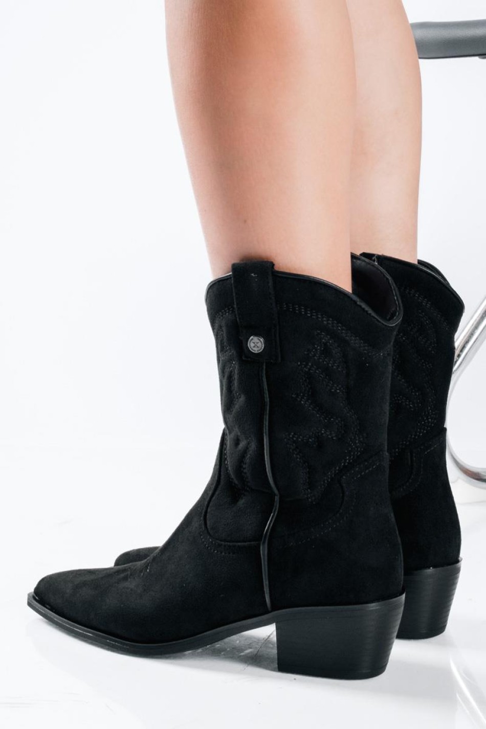 XTI Suede μποτάκι western με φερμουάρ ΜΑΥΡΟ XTI Suede μποτάκι western με φερμουάρ ΜΑΥΡΟ