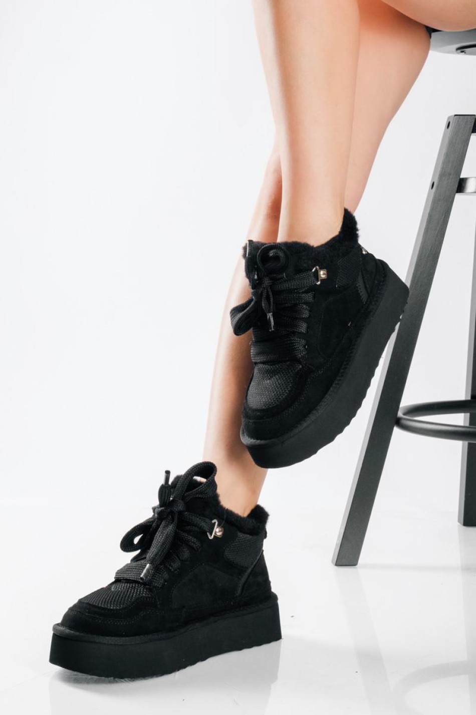 XTI sneakers suede μποτάκια με διακοσμητική γούνα στο επάνω μέρος ΜΑΥΡΟ