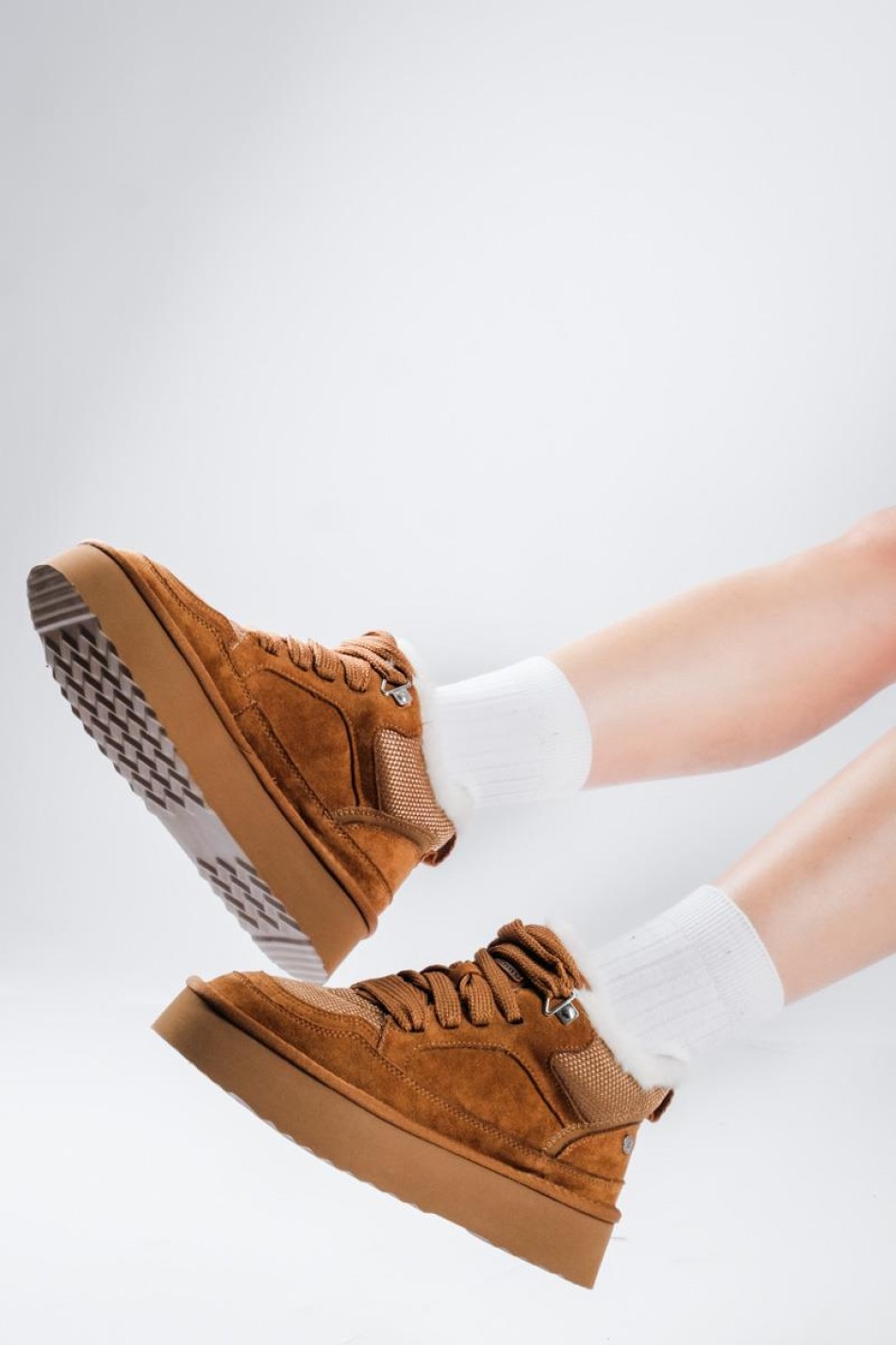 XTI sneakers suede μποτάκια με διακοσμητική γούνα στο επάνω μέρος ΤΑΜΠΑ XTI sneakers suede μποτάκια με διακοσμητική γούνα στο επάνω μέρος ΤΑΜΠΑ