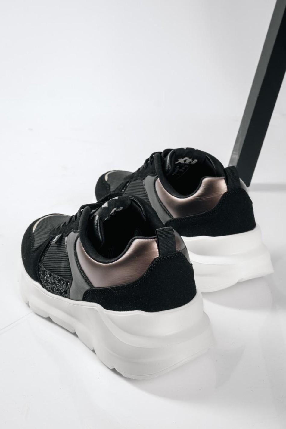 XTI chunky sneakers για κορίτσια με glitter ΜΑΥΡΟ
