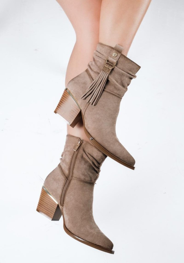 XTI suede western μποτάκια με διακοσμητικά κρόσσια ΜΠΕΖ