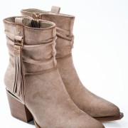 XTI suede western μποτάκια με διακοσμητικά κρόσσια ΜΠΕΖ XTI suede western μποτάκια με διακοσμητικά κρόσσια ΜΠΕΖ