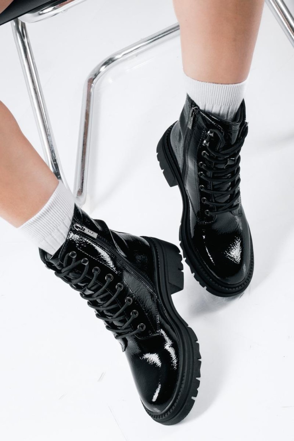 XTI combat boots λουστρίνι με κορδόνια και φερμουάρ ΜΑΥΡΟ