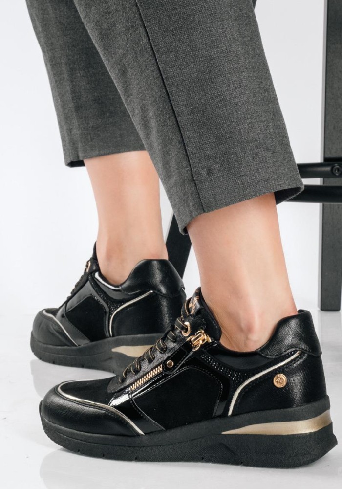 XTI Casual sneakers με πλατφόρμα και φερμουάρ ΜΑΥΡΟ